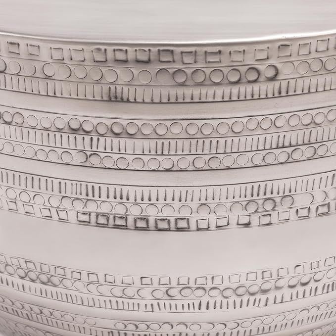Modern Round Aluminum Hammered Embossed Texturing Metal Drum Coffee Table, Hand-Stamped Iron, Boho Accent Cylinder Drum Coffee Table, Cocktail Table, for The Living Room and Bedroom, Silver